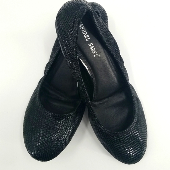 RS Black Genuine Leather Textured Round Toe Ballet Flat - Picture 9 of 9